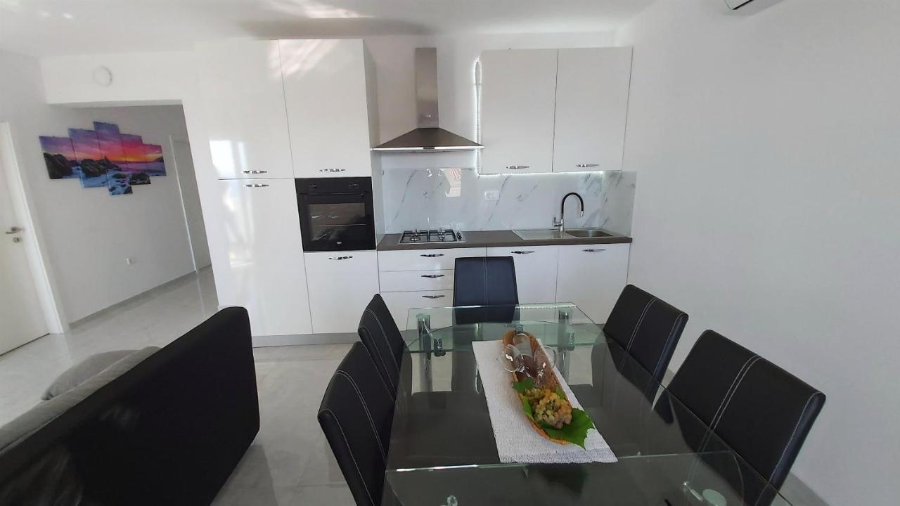 Duće Apartments Zorica מראה חיצוני תמונה